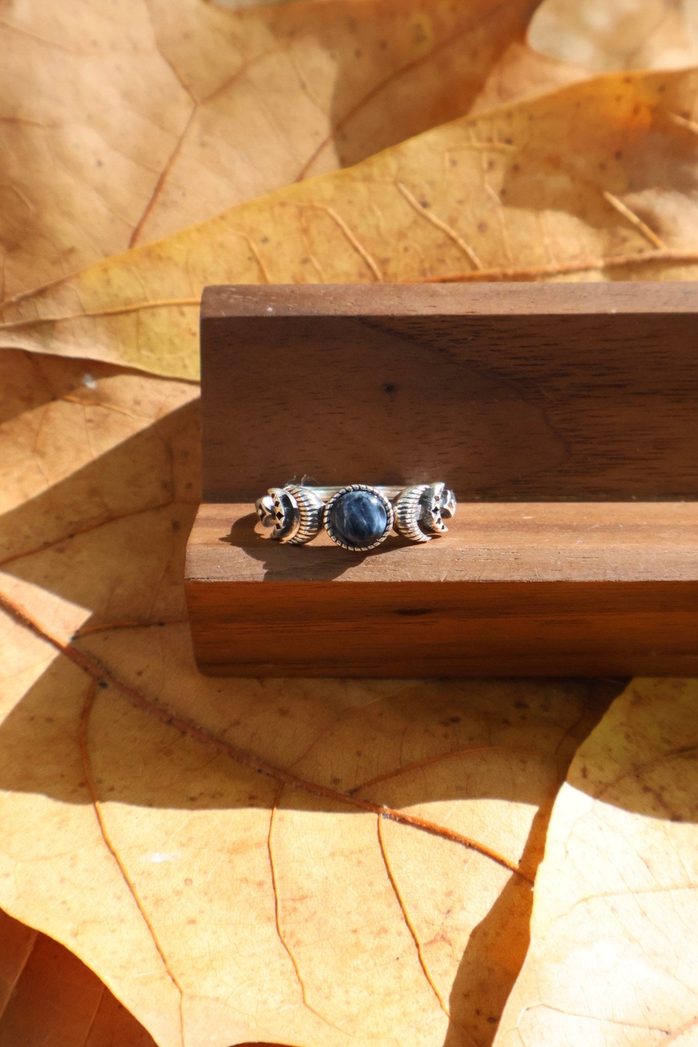 Night watcher - JEN DESIGNRINGS